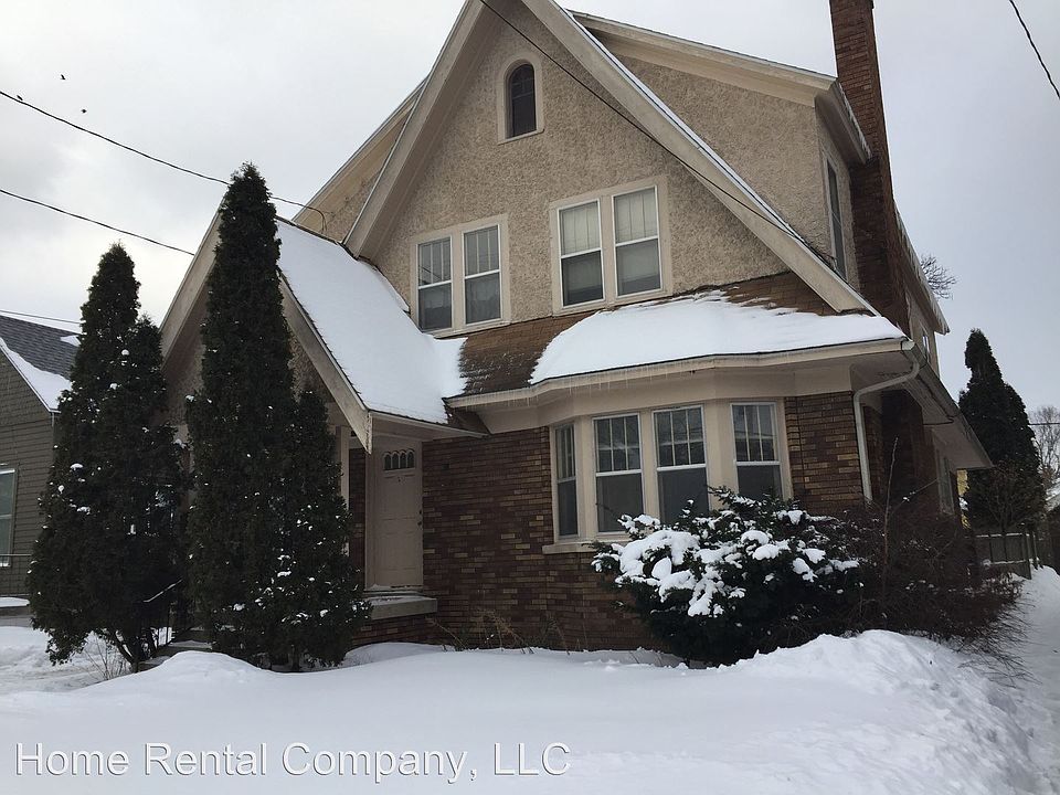 1st image of 1576 Wealthy St SE #1