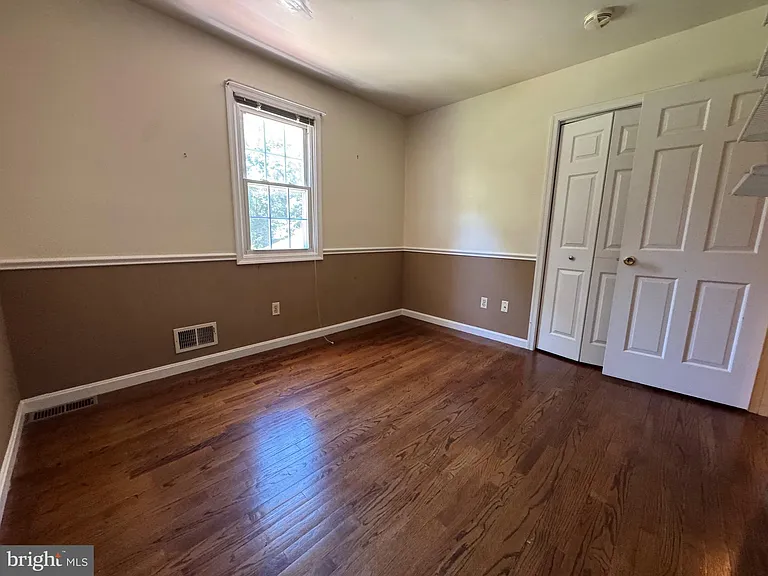317 W Seminary Ave — Photo 23
