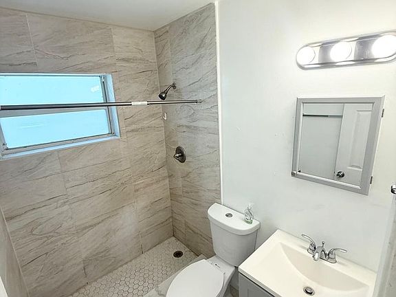 4th image of 1055 NE 34th Ct #1057