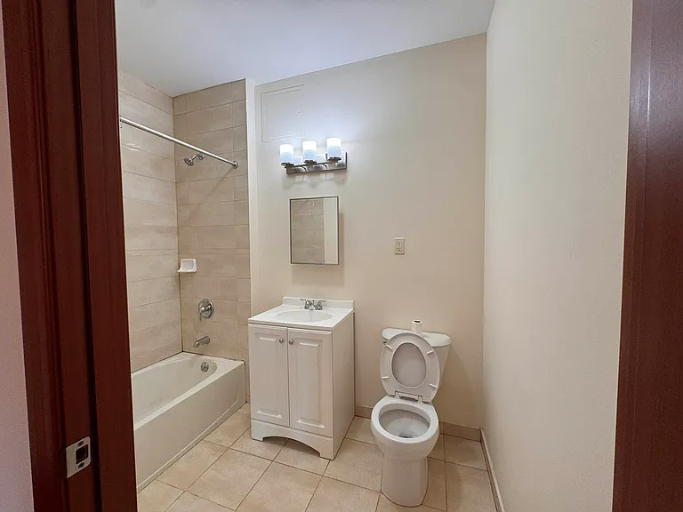 3052 Brighton 1 St #10B — Photo 10