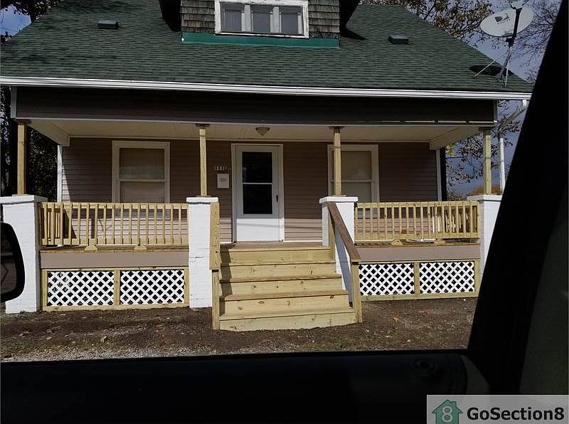1st image of 1115 E Myrtle Ave