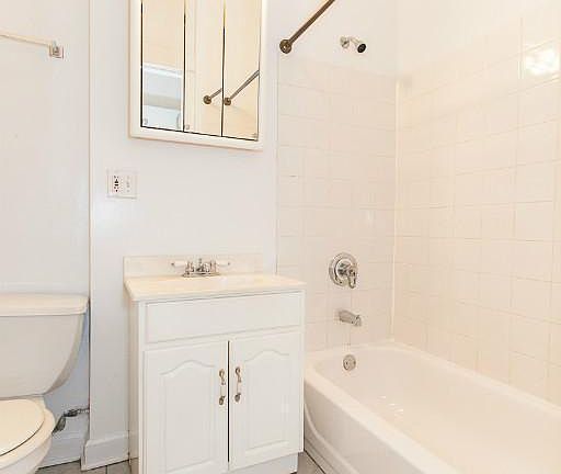 5th image of 1460 W Grace St #1318