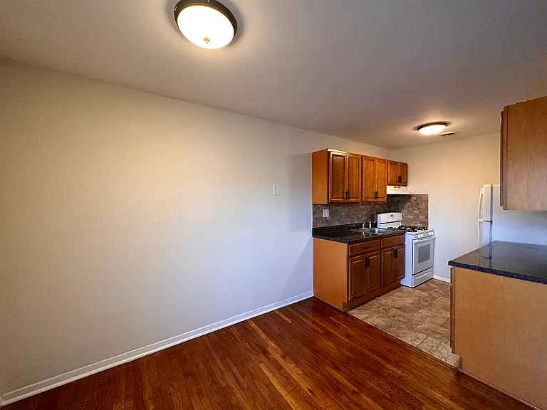 18 Waldron Ave #2B — Photo 11