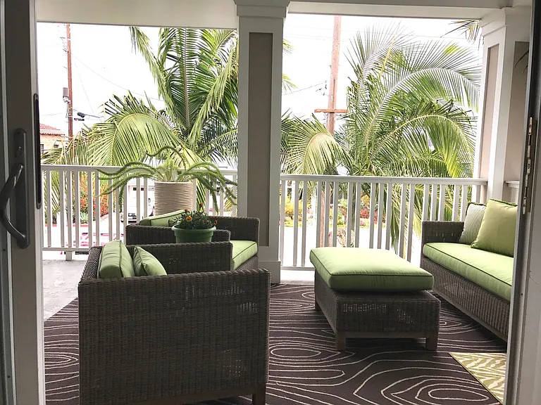 Upstairs deck/Seating area
