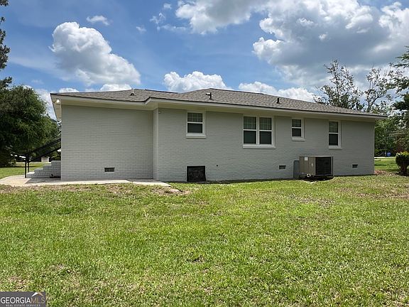 4th image of 206 Country Club Rd
