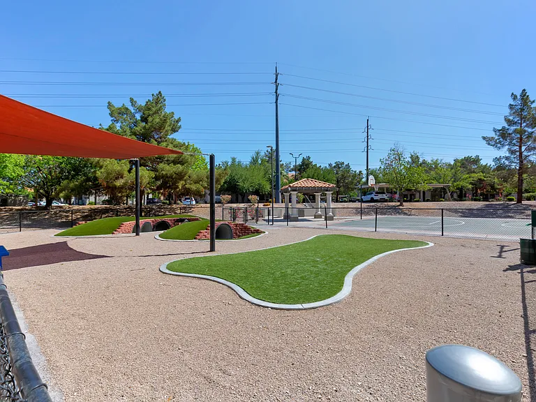 Solis at Flamingo — Photo 18