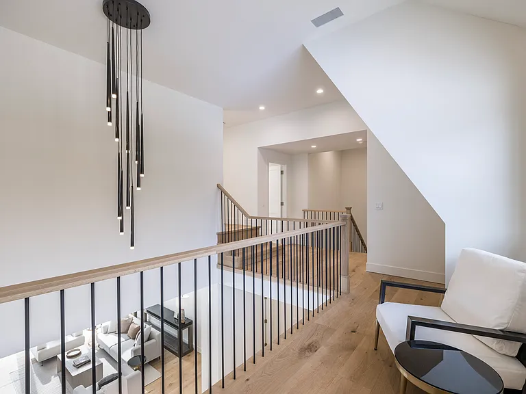 33 Harbor View Dr — Photo 12