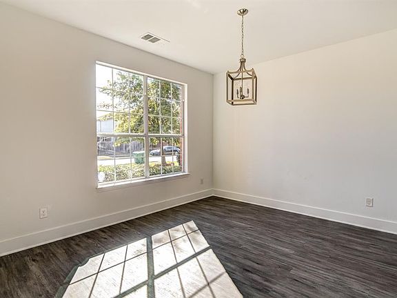 3rd image of 761 Cedar Cove Dr