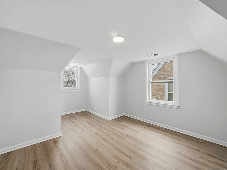 6640 W Foster Ave #2 — Photo 8