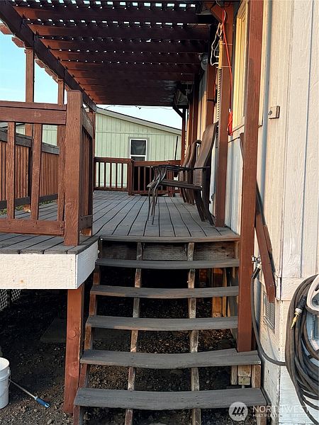 3rd image of 415 Spring Circle SW