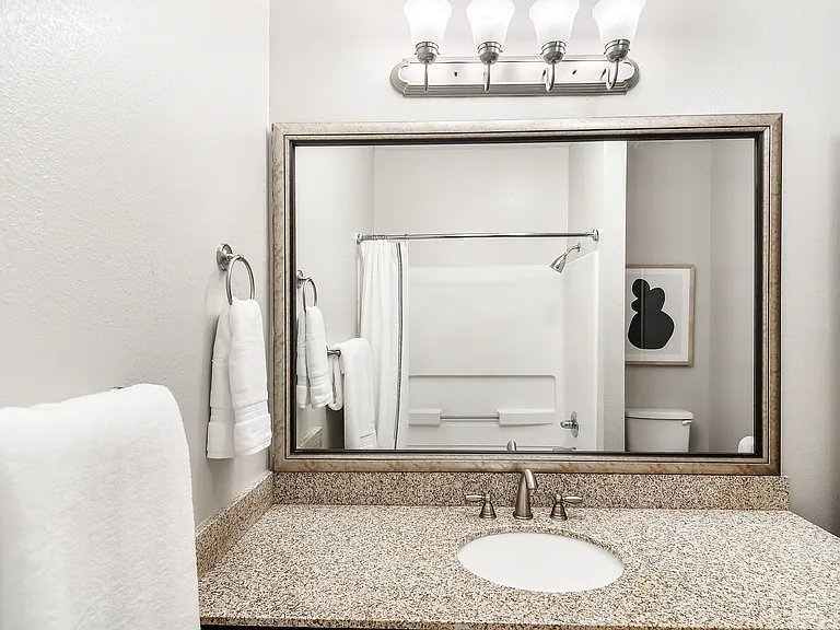 Highpointe Apartment Homes — Photo 10