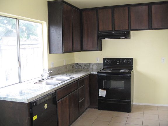 3rd image of 221 Carriage Dr APT B