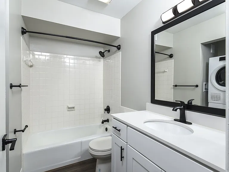 River Oaks Townhomes at Fox Chapel — Photo 11