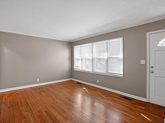 5th image of 605 Lee Rd