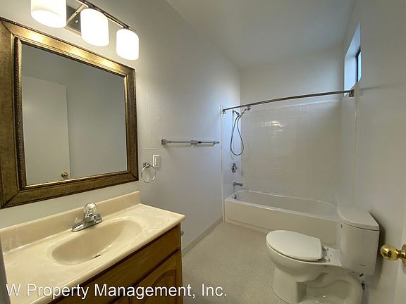 4th image of 2624 Bush St #5