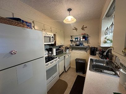 2nd image of 204 Crest Dr