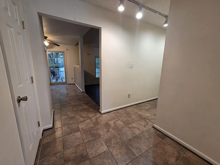553 Broad Bend Cir — Photo 5