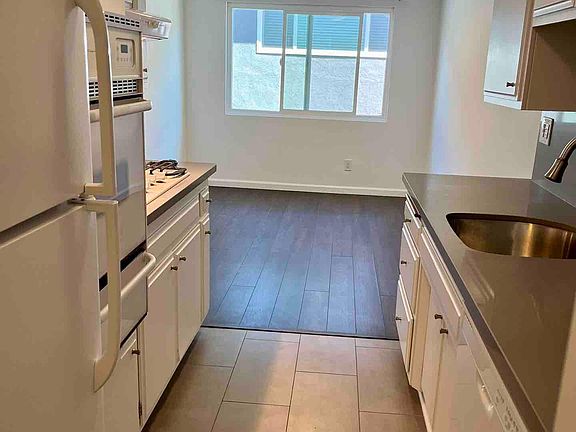 3rd image of 1223 S Bundy Dr APT 206