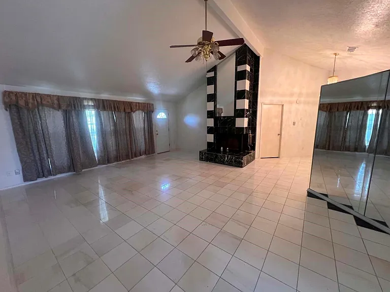 4710 Owens Creek Ln — Photo 2