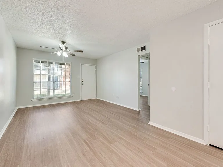 1200 Pecan Square Dr #8 — Photo 8