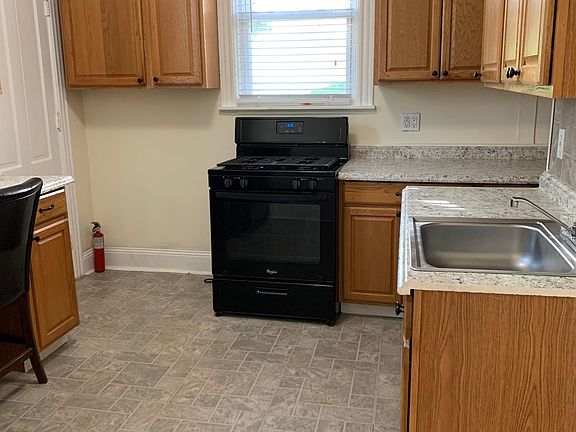 3rd image of 165 Woodland Ave #1L