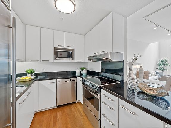 3rd image of 88 King St Unit 112