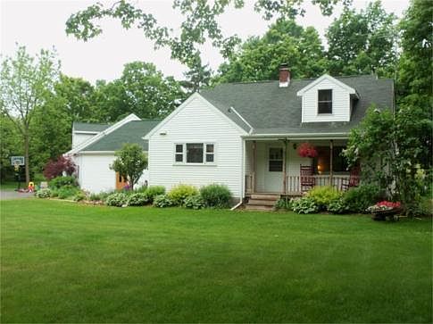 Classic styling, pretty front port