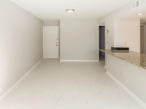 4th image of 5850 Trailwinds Dr W #711