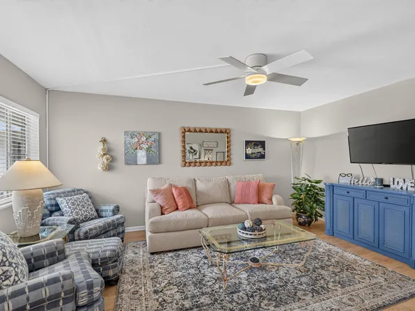 2880 LAKE OSBORNE Drive #203, Lake Worth Beach, FL 33461