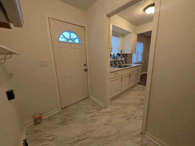 799 Gates Ave — Photo 8