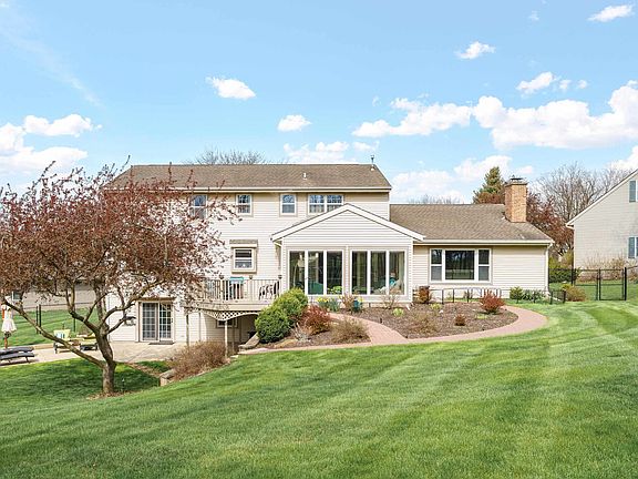 3rd image of 2801 Cambridge Ct