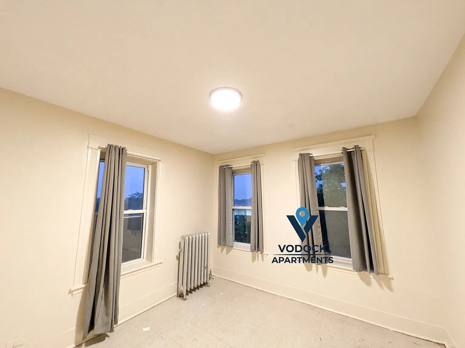 3 bed, 1000 sqft, $1,900 — Photo 2
