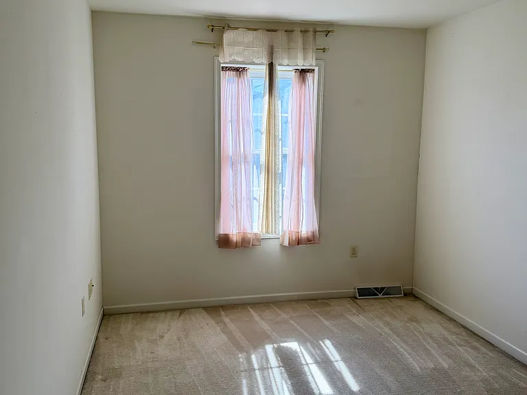 105 Acorn Ln — Photo 16
