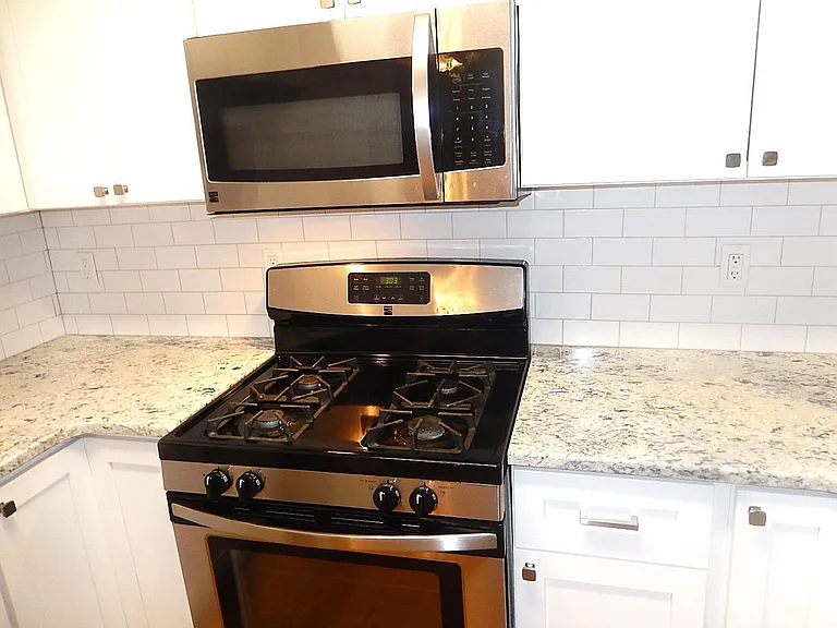 211 Bridgepath Dr — Photo 10
