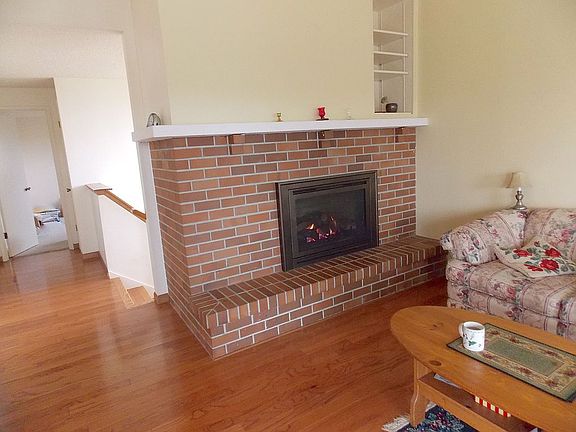  Fireplace cranks out heat