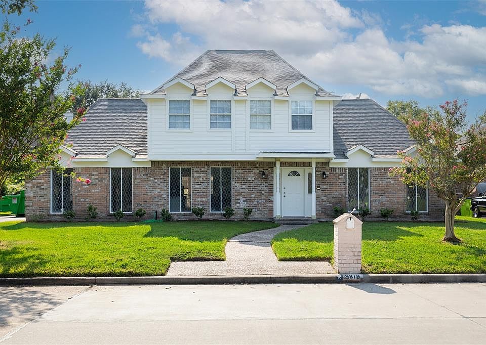 1st image of 2819 Bermuda Dunes Dr