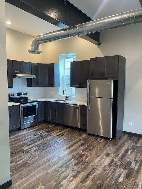 1 bed, 1.0 bath, 766 sqft, $1,950 — Photo 2