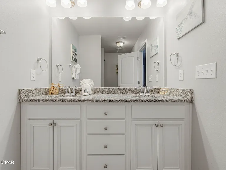 1883 Pointe Dr — Photo 32
