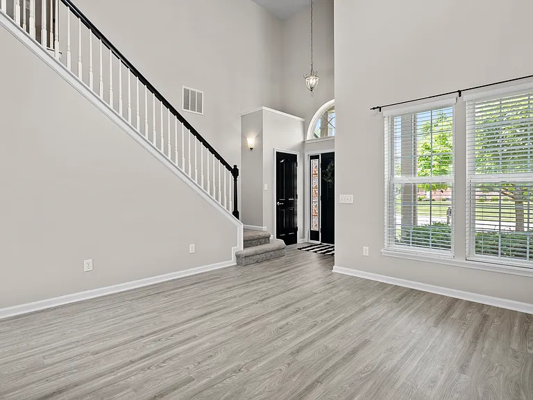 14047 Avalon Blvd — Photo 6