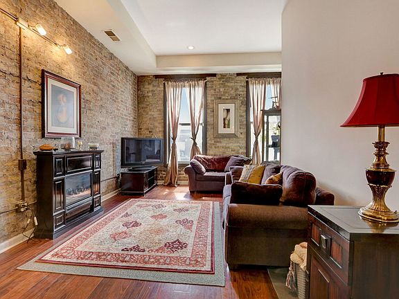 3rd image of 701 N Milwaukee Ave Unit 2F