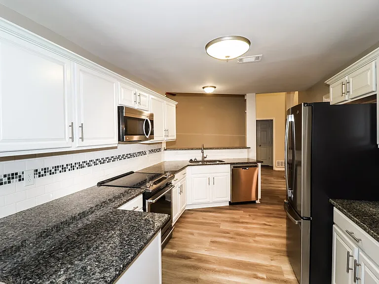35 Lakewood Cv — Photo 9