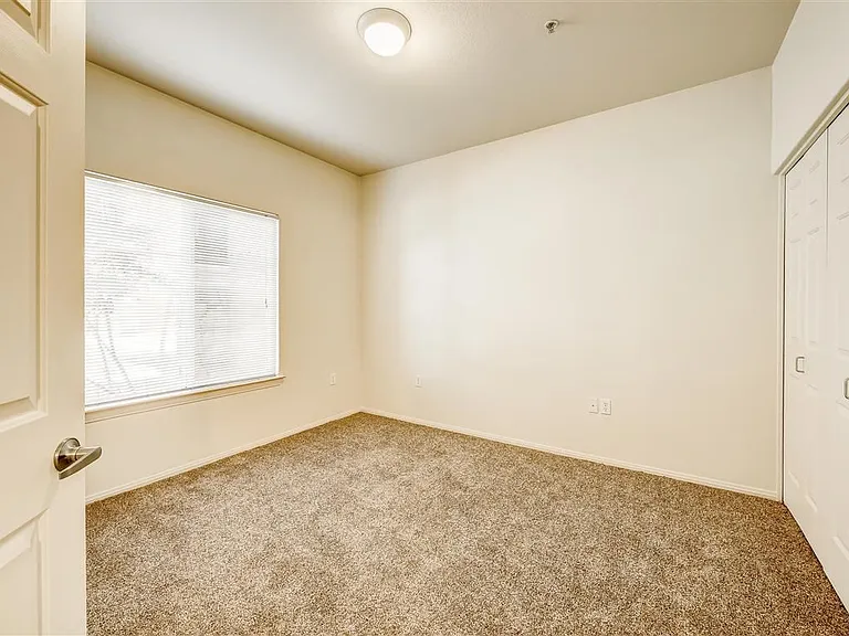 Tierra Pointe Apartments — Photo 18