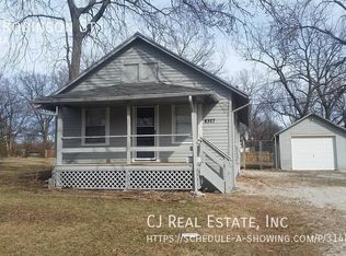 8327 Robinson St, Overland Park, KS 66212