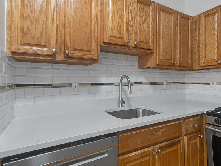 149 Grant Ave #2C — Photo 4