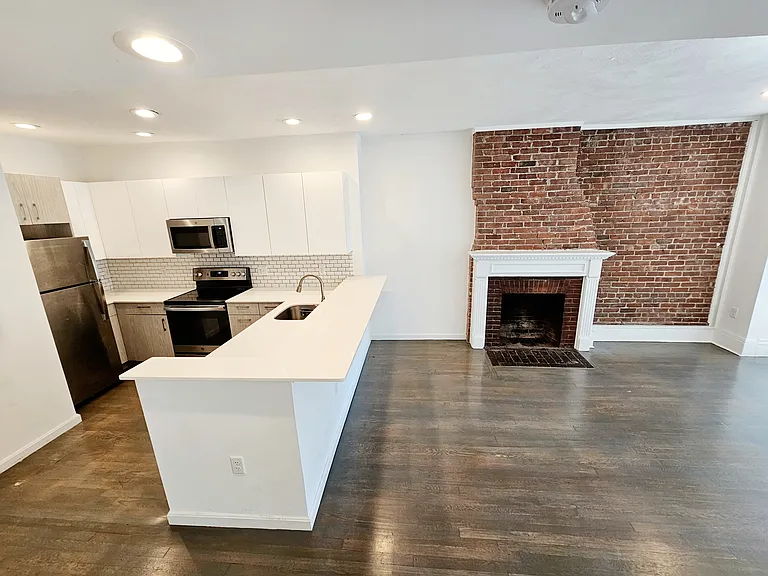 1406 Beacon St #7 — Photo 4