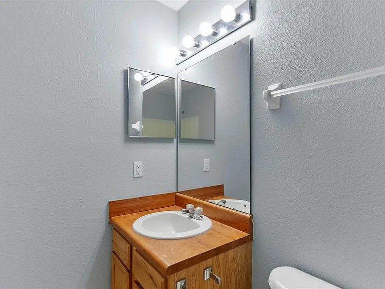 2307 Timber Oaks Ln — Photo 12