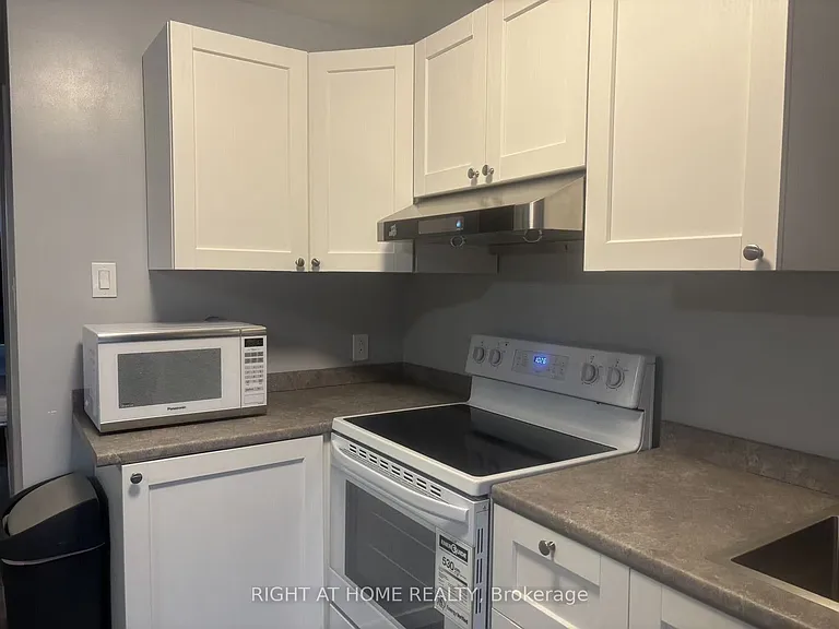 226 Kenilworth Ave N #2 — Photo 6