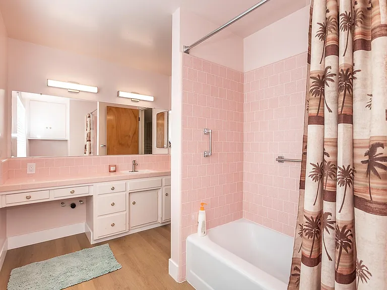Hallway full bathroom with tub