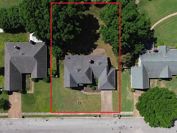 4th image of 2033 Westbriar Dr
