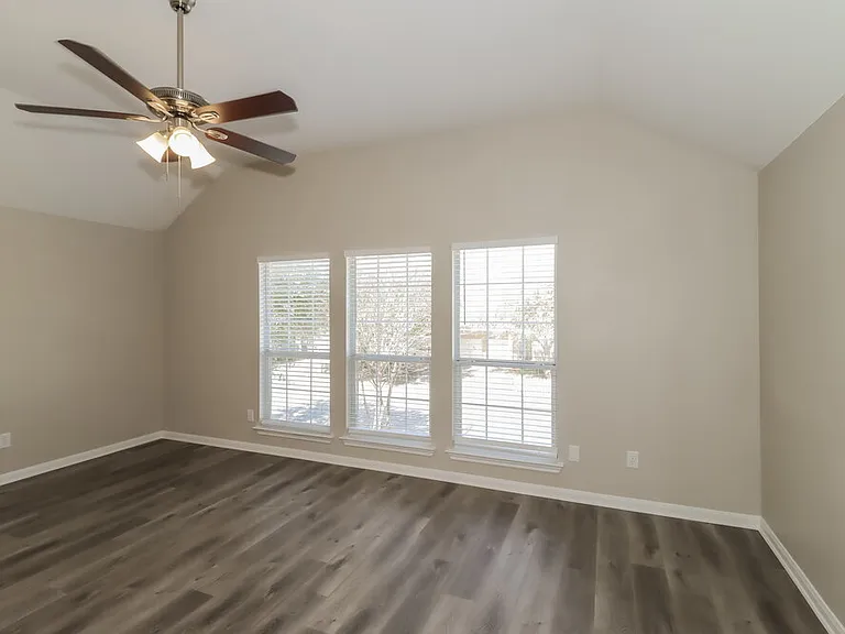 539 W Metcalfe St — Photo 13